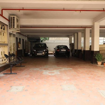 Taz Kamar Family Hotel Chennai Exteriör bild
