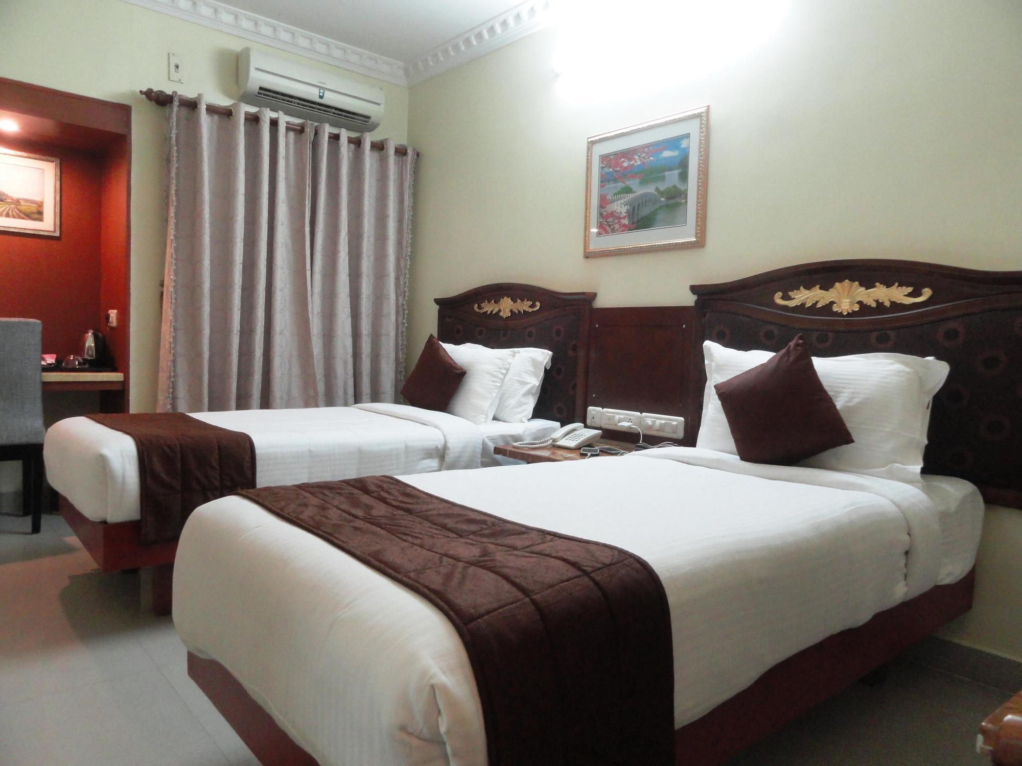 Taz Kamar Family Hotel Chennai Exteriör bild