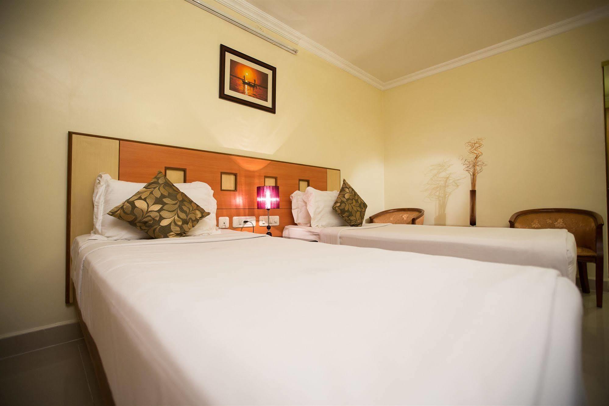 Taz Kamar Family Hotel Chennai Exteriör bild