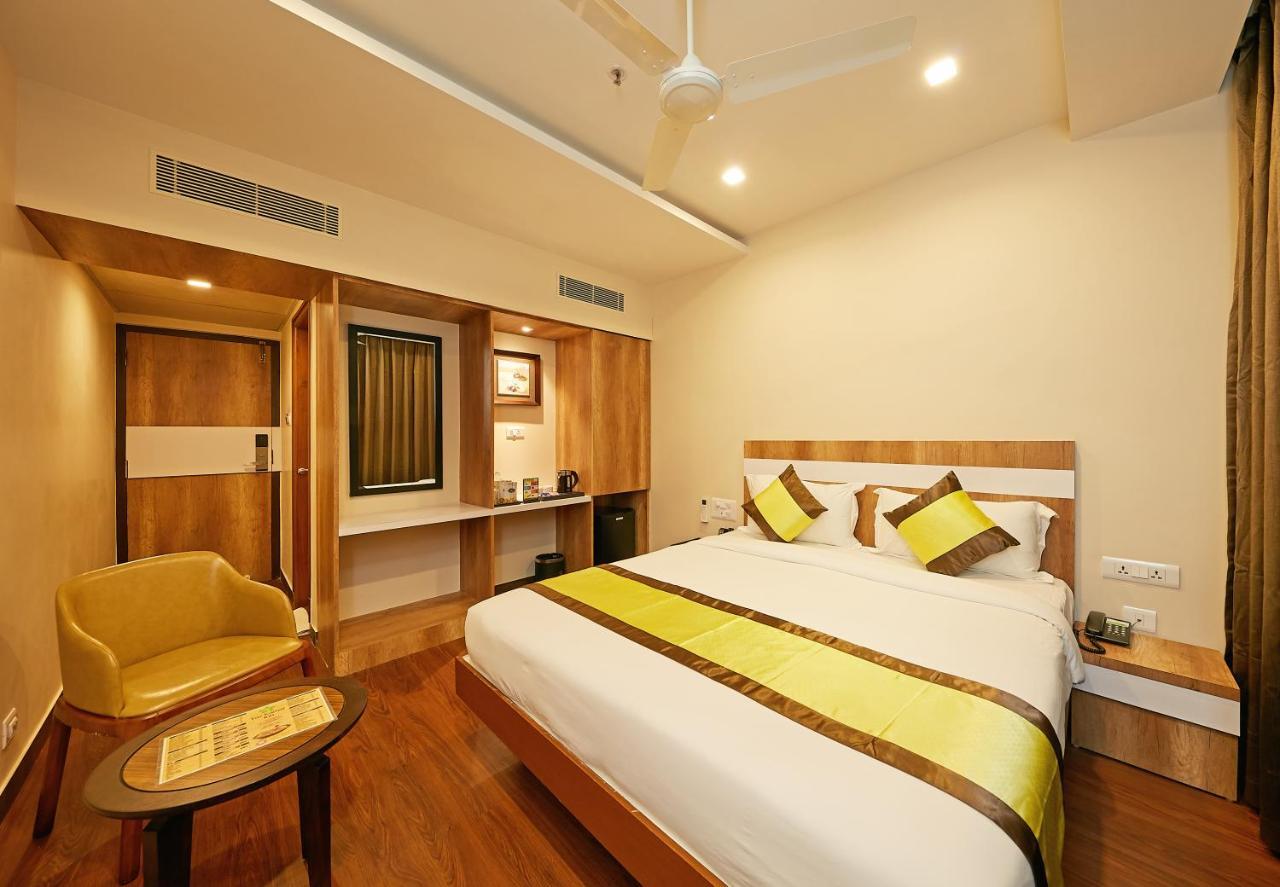 Taz Kamar Family Hotel Chennai Exteriör bild