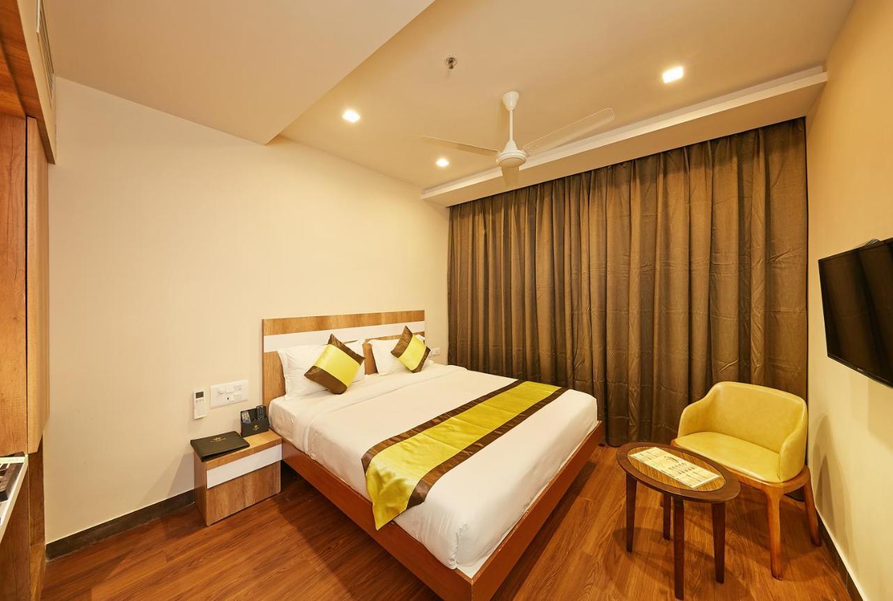 Taz Kamar Family Hotel Chennai Exteriör bild