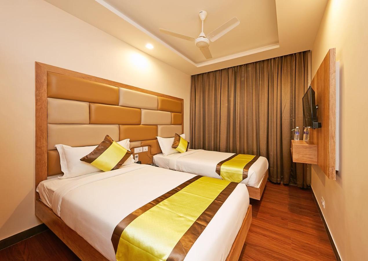 Taz Kamar Family Hotel Chennai Exteriör bild